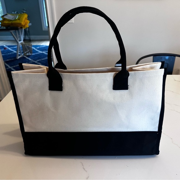 NWOT Stylish Black and White Tote Bag - Picture 4 of 5
